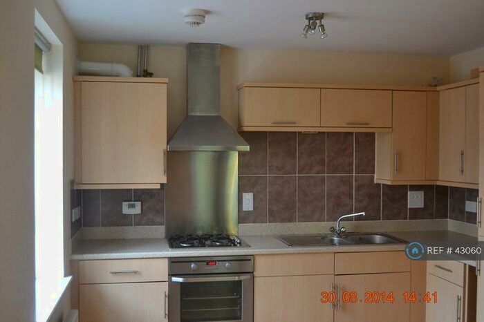 2 Bedroom Flat To Rent In Sinclair Drive, Basingstoke, RG21