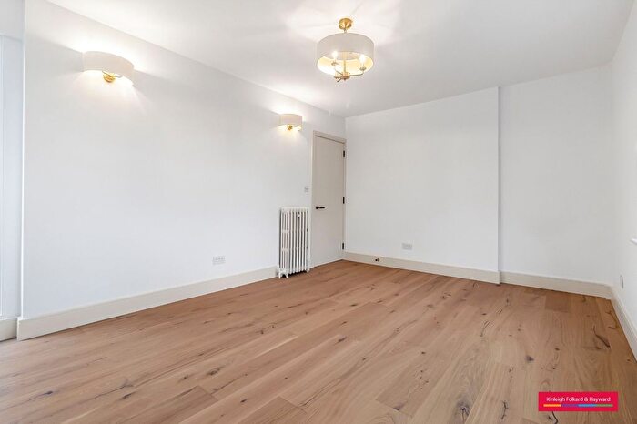 2 Bedroom Property To Rent In Pages Lane, London, N10