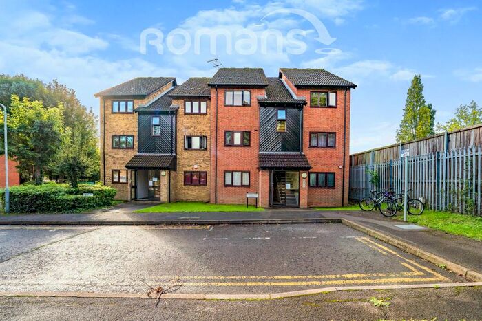 1 Bedroom Flat To Rent In Turnpike Lane, Uxbridge, UB10