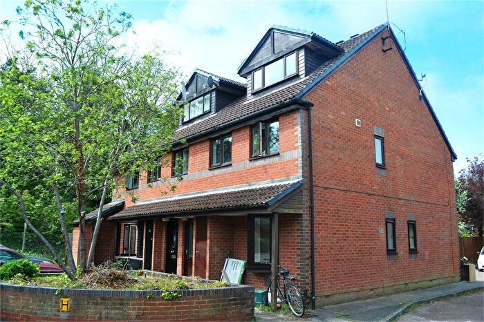 1 Bedroom Flat To Rent In Weavers Close, Isleworth, TW7
