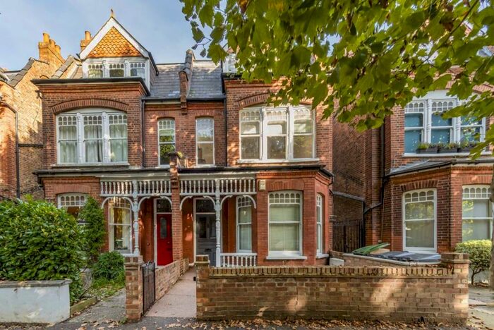 2 Bedroom Flat To Rent In Kings Avenue, London, N10