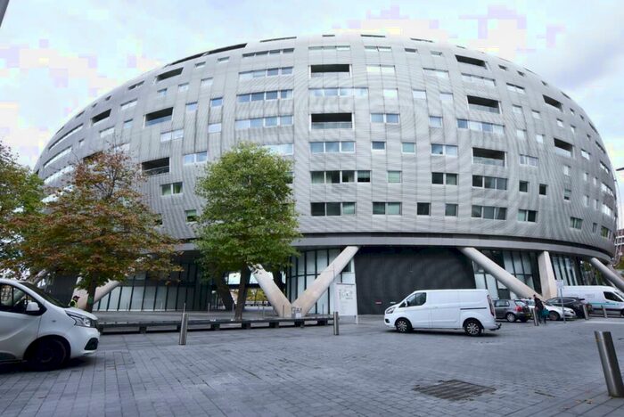 2 Bedroom Flat To Rent In Albion Riverside Building, Hester Road, London, SW11