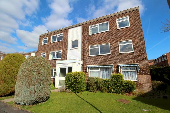 2 Bedroom Flat To Rent In Thornton Close, Guildford, GU2