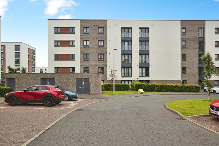 2 Bedroom Flat To Rent In Arneil Drive, Edinburgh, EH5