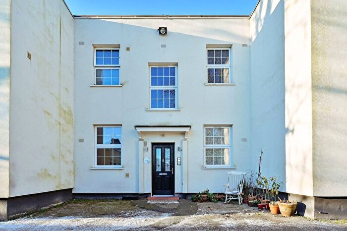 2 Bedroom Flat For Sale In The Rutts, Bushey, Bushey Heath, WD23