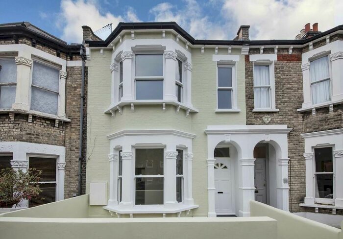 2 Bedroom Flat To Rent In Oakhill Road, London, SW15