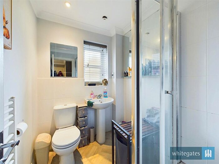 3 Bedroom Town House For Sale In Frogmoor Avenue, Bradford, West Yorkshire, BD12