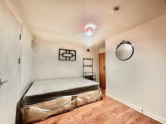 1 Bedroom Studio To Rent In Mitcham Lane, London, SW16