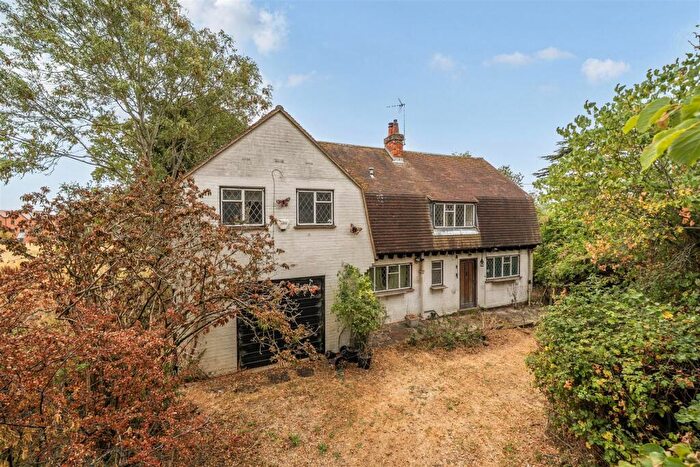 4 Bedroom Detached House For Sale In Kimbers Lane, Maidenhead., SL6