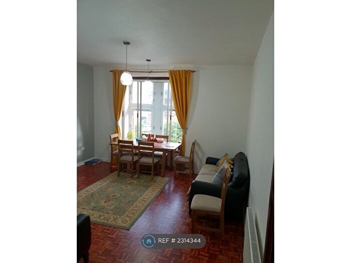3 Bedroom Flat To Rent In Argyle Street, Glasgow, G3