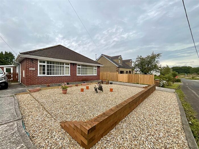 3 Bedroom Bungalow For Sale In Cynheidre, Llanelli, SA15