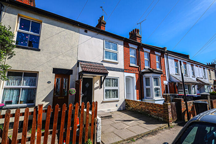 2 Bedroom Terraced House For Sale In Park Street, Westcliff-on-sea, SS0