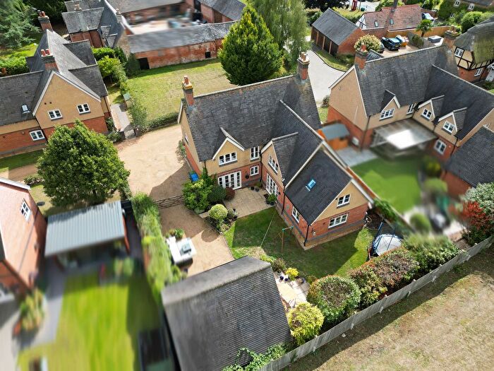 4 Bedroom Detached House For Sale In The Rickyard, Rugby, CV23