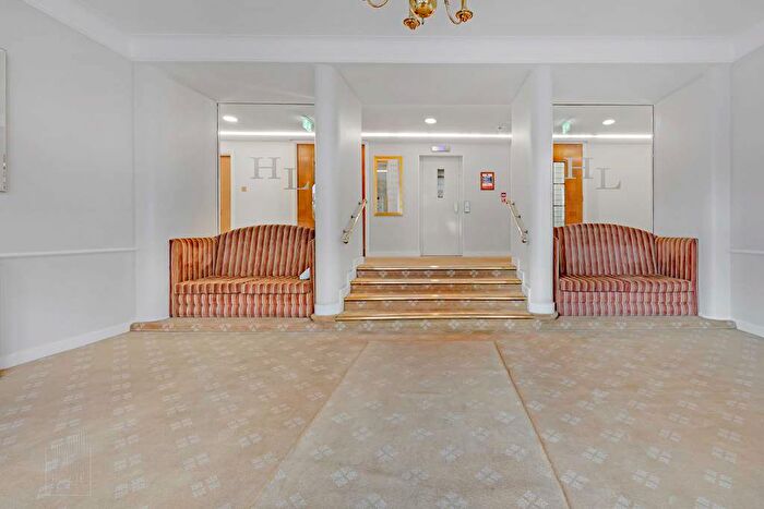 1 Bedroom Flat For Sale In Harrow Lodge, St John's Wood Road, St John's Wood, NW8
