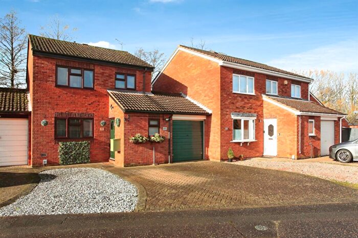 3 Bedroom Link Detached House For Sale In Partridge Grove, Peterborough, PE4