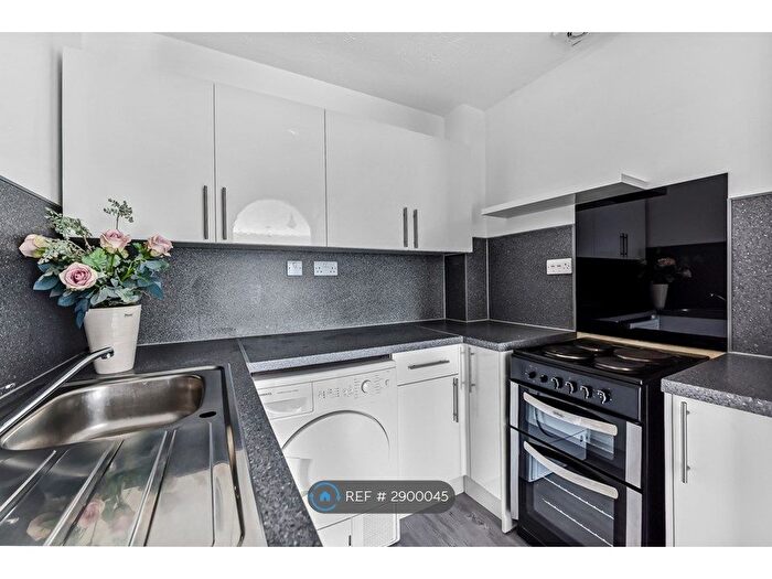 1 Bedroom Flat To Rent In Cook Square, Erith, DA8