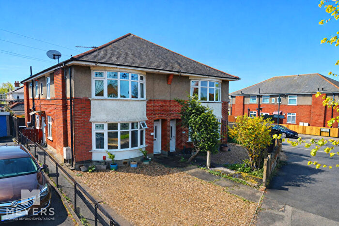 2 Bedroom Flat For Sale In Christchurch Road, Bournemouth, BH7
