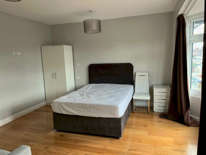 1 Bedroom House Of Multiple Occupation To Rent In Croydon Road, Wallington, Surrey, CR0
