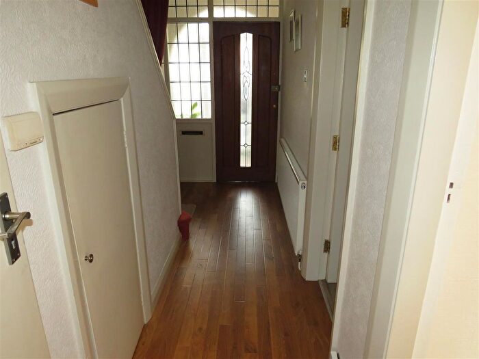 4 Bedroom Semi-detached House For Sale In West Avenue, Castle Bromwich, Birmingham, B36