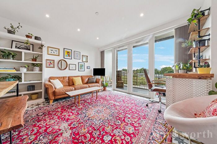 2 Bedroom Flat For Sale In Goodwood Road, London, SE14