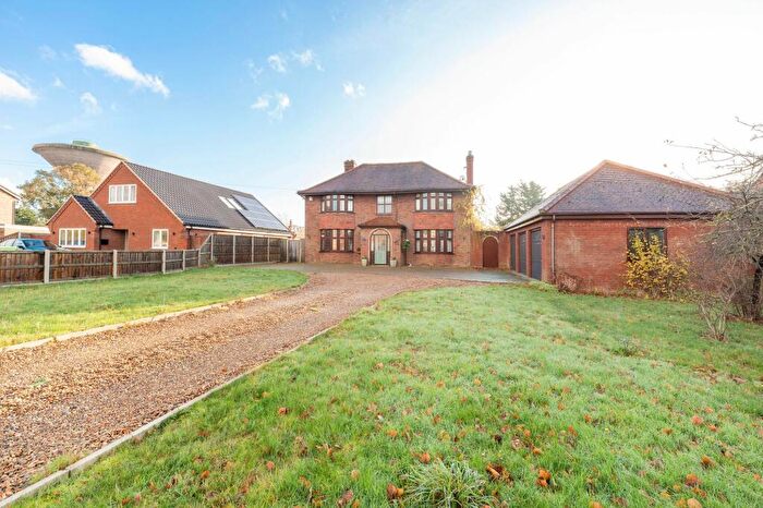 6 Bedroom Property For Sale In Dereham Road, Easton, NR9