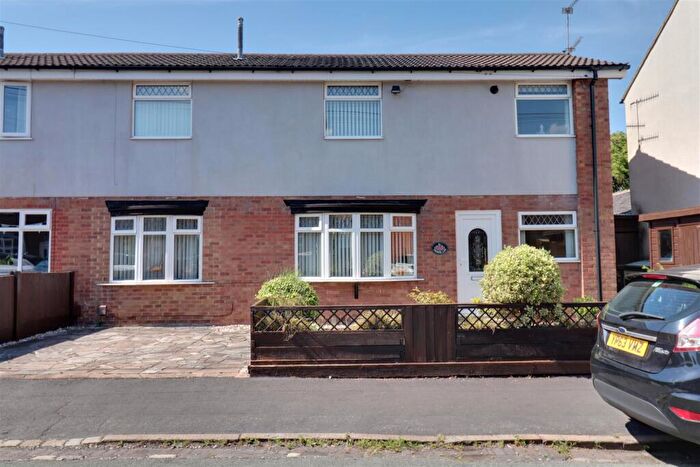 3 Bedroom Semi-Detached House For Sale In Pitgreen Lane, Newcastle, ST5