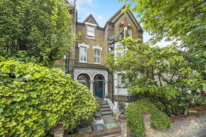 1 Bedroom Flat To Rent In Cavendish Road, Clapham South, London, SW12