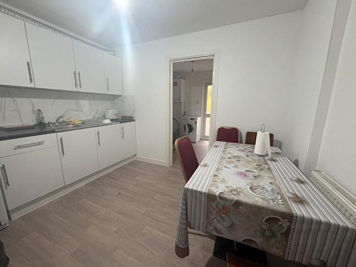 3 Bedroom Detached House To Rent In Myrtle Road, Hounslow, TW3