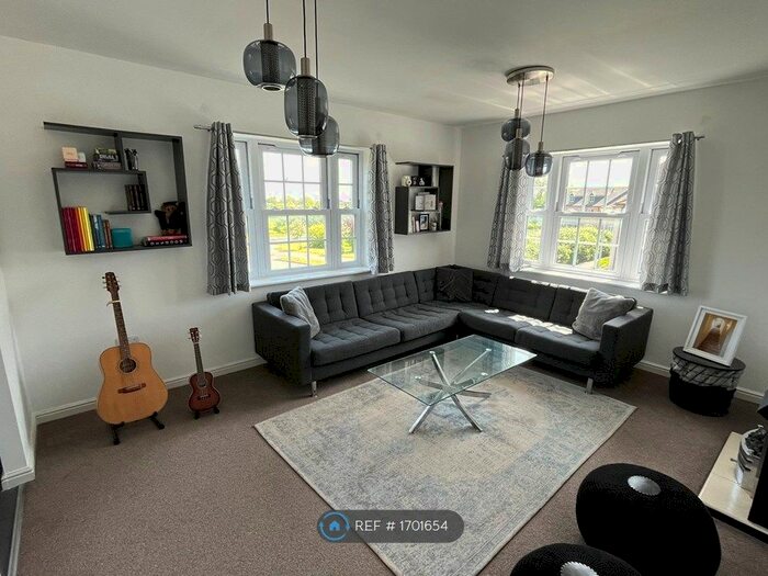 2 Bedroom Flat To Rent In Kings Avenue, Ely, CB7