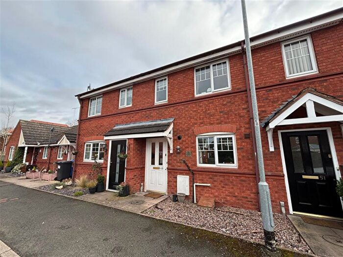 2 Bedroom Town House To Rent In Wyndham Wood Close, Fradley, Lichfield, WS13