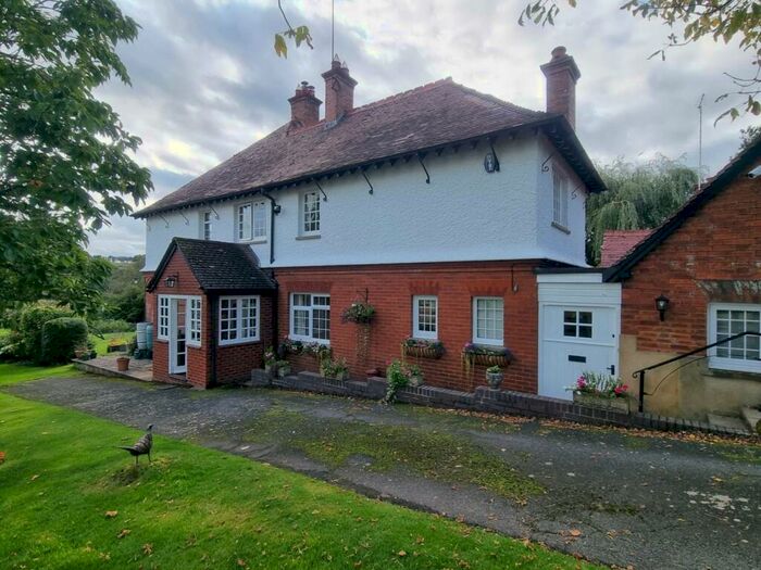 4 Bedroom Detached House For Sale In Newnham Lane, Badby, Northamptonshire, NN11