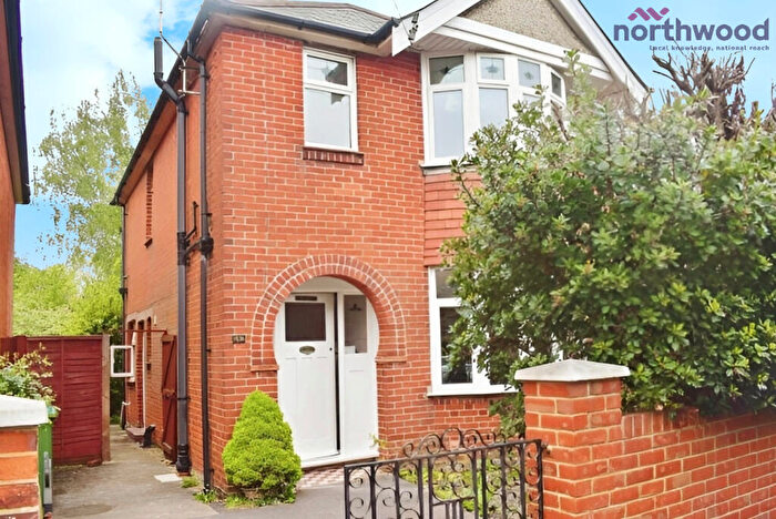 3 Bedroom Detached House To Rent In Hazeleigh Avenue, SO19