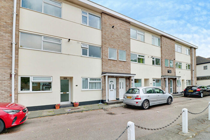 2 Bedroom Flat To Rent In London Road, Leigh-on-sea, SS9