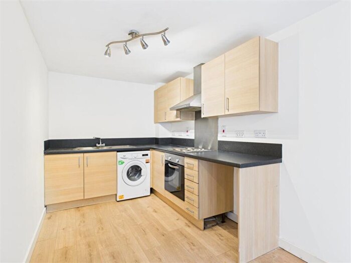 2 Bedroom Flat To Rent In Coopers Yard, Paynes Park, Hitchin, SG5
