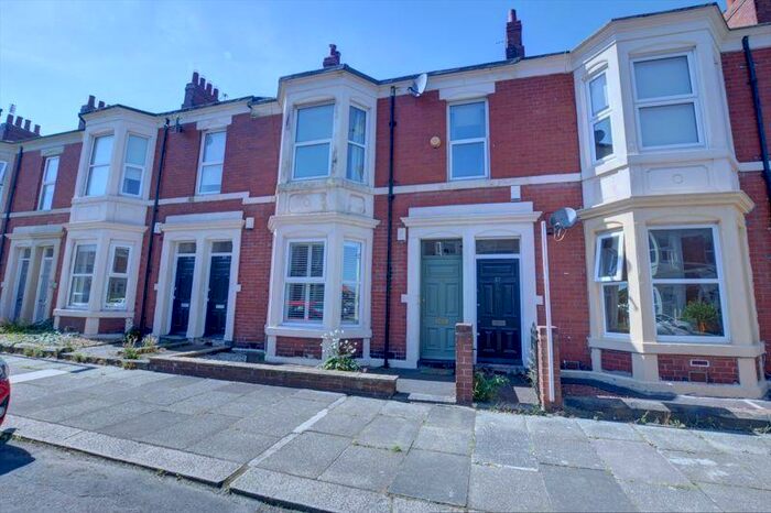 2 Bedroom Flat To Rent In Newlands Road, High West Jesmond, Newcastle Upon Tyne, NE2