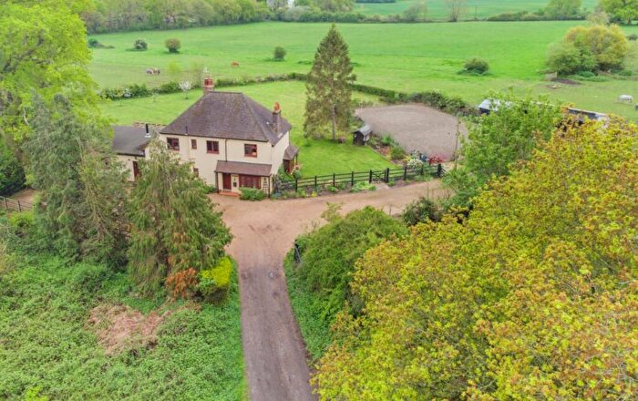 4 Bedroom Detached House To Rent In Pinks Hill Guildford, GU3