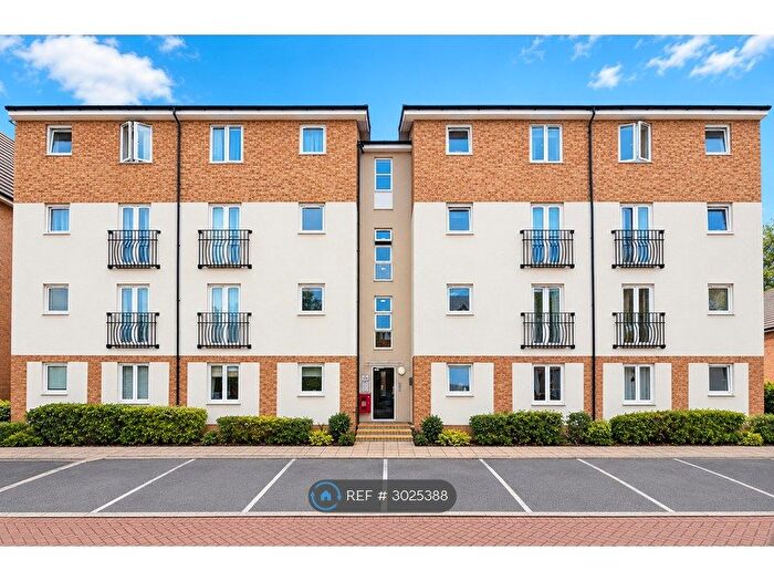 2 Bedroom Flat To Rent In Lindie Gardens, Uxbridge, UB8