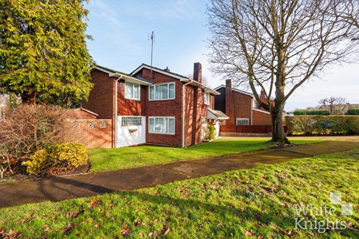 3 Bedroom Detached House For Sale In Clivedale Road, Woodley, Reading, Berkshire, RG5