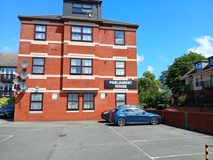 2 Bedroom Flat To Rent In Parliament House, St Laurence Way, Slough, SL1