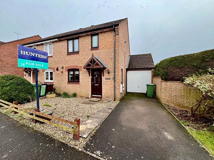 3 Bedroom Semi-Detached House For Sale In Lantern Close, Berkeley, GL13