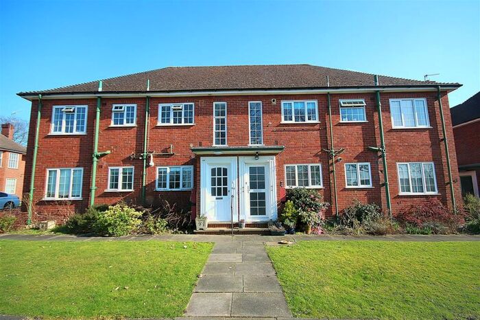 2 Bedroom Maisonette To Rent In Belmont Close, Cockfosters, Barnet, EN4