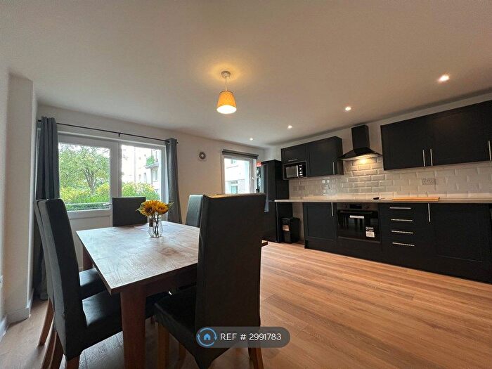 3 Bedroom Maisonette To Rent In Glasgow, Glasgow, G20