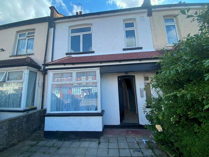 Studio To Rent In Whitby Road, Harrow, Middlesex, HA2