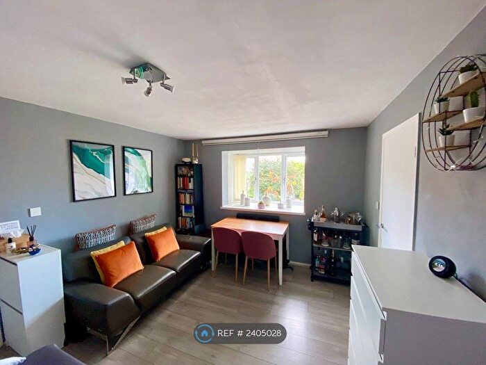 Studio To Rent In Cambridge Gardens, London, N10