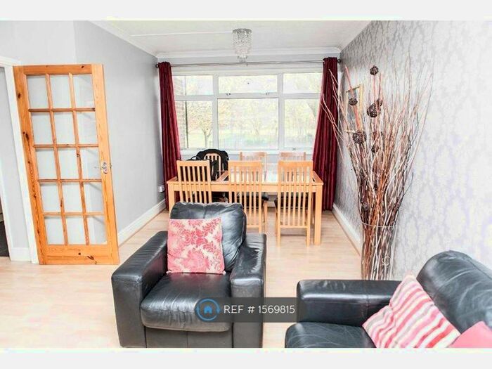 3 Bedroom Flat To Rent In Richard Knight House, London, SW6