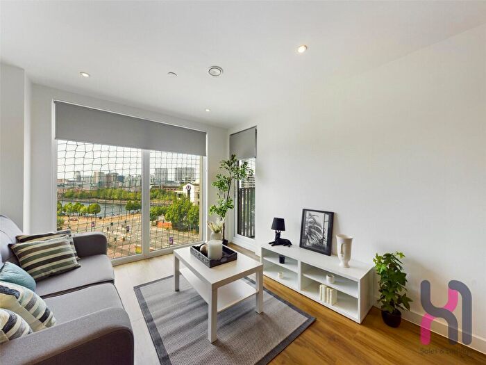 2 Bedroom Flat To Rent In The Gateway, Trafford Road, Salford, M5