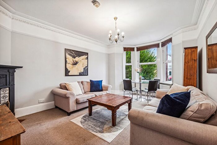 3 Bedroom Flat To Rent In Beechcroft Road, Wandsworth Common, SW17