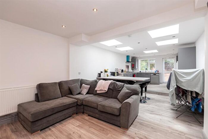 5 Bedroom House To Rent In Harborne Lane, Selly Oak, Birmingham, West Midlands, B29