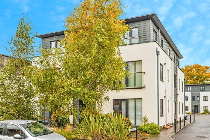 2 Bedroom Flat For Sale In Elizabeth Court, Burgess Hill, RH15