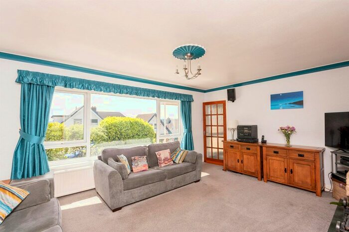 4 Bedroom Detached House For Sale In Summerfield Grove, Baildon, Shipley, BD17